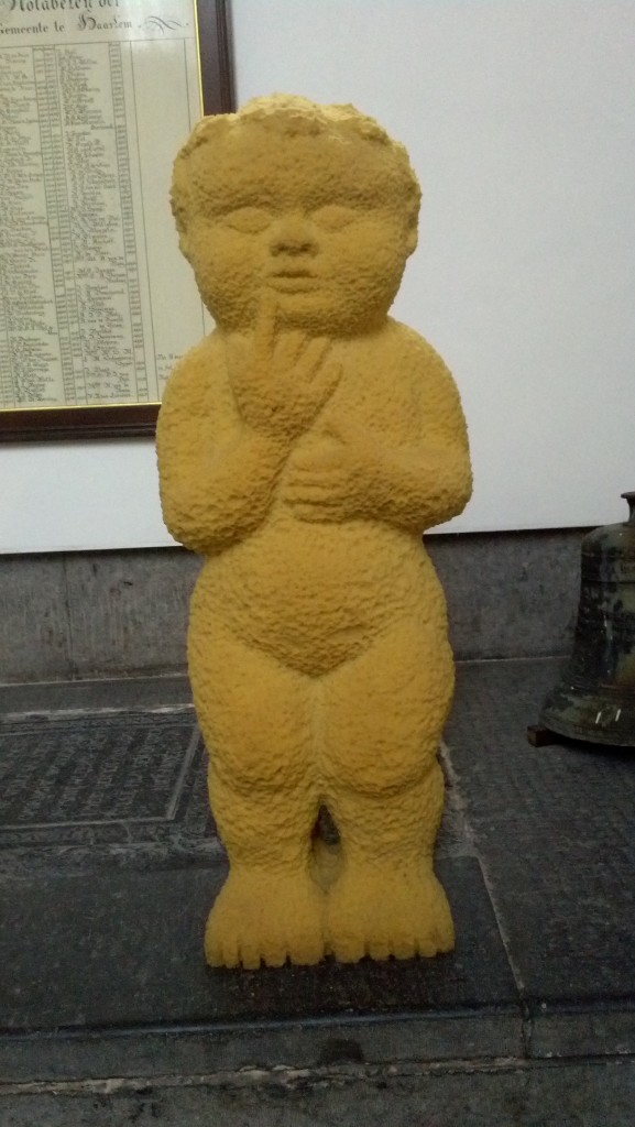 A too spooky for me statue (Photo by Alex P.)